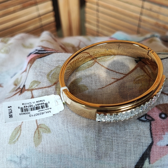 Michael Kors Gold Tone Baguette Bracelet NWT Brand New Designer Gold Tone Bangle - Picture 6 of 13